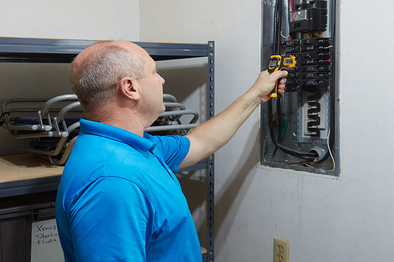 Thermal Imaging camera being used by Craig while preforming home inspection services